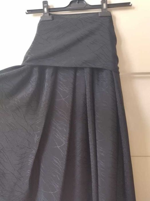 Черна копринена пола, размер M