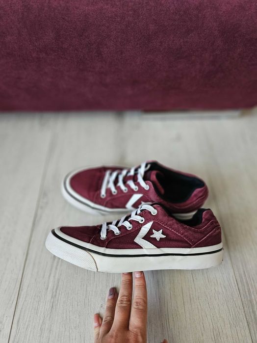 Tenesi Converse visinii