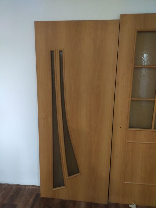 Продаю двери и шкаф