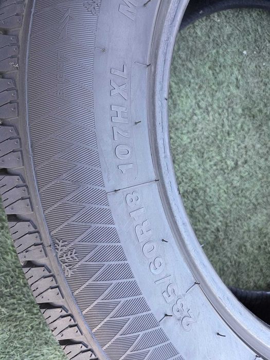 235 60 18 gripmax