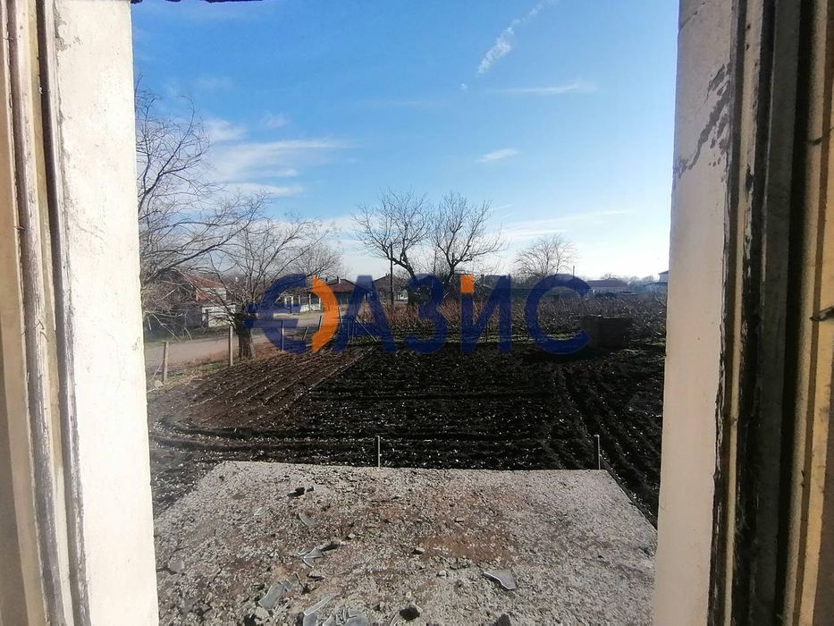 Дворно място 554 кв. м.+стара къща в центъра на С. Винарско,Общ.