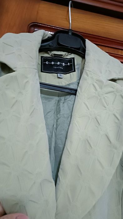 Trench coat/ haina Coast London