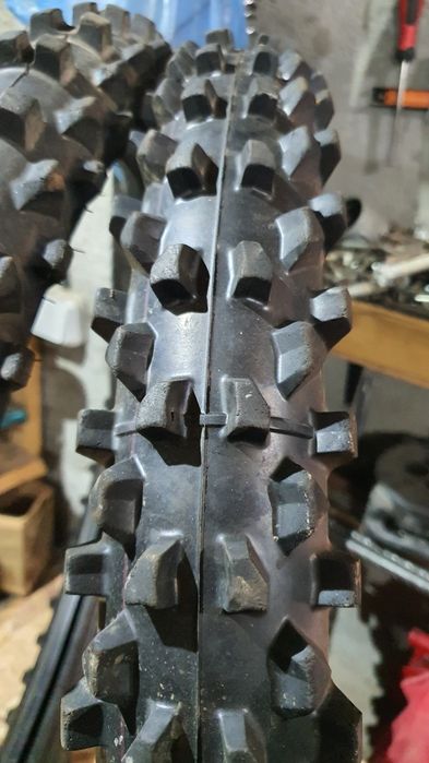 80 100 21 echivalent 90 90 21 Pirelli scorpion R21