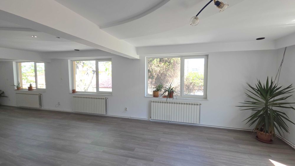 Inchiriez Spatiu zona linistita.