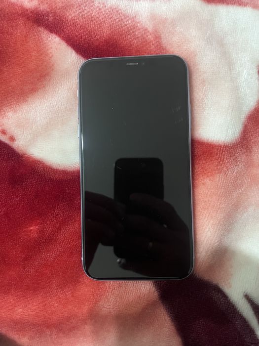 Продам айфон 11 на 128 гб