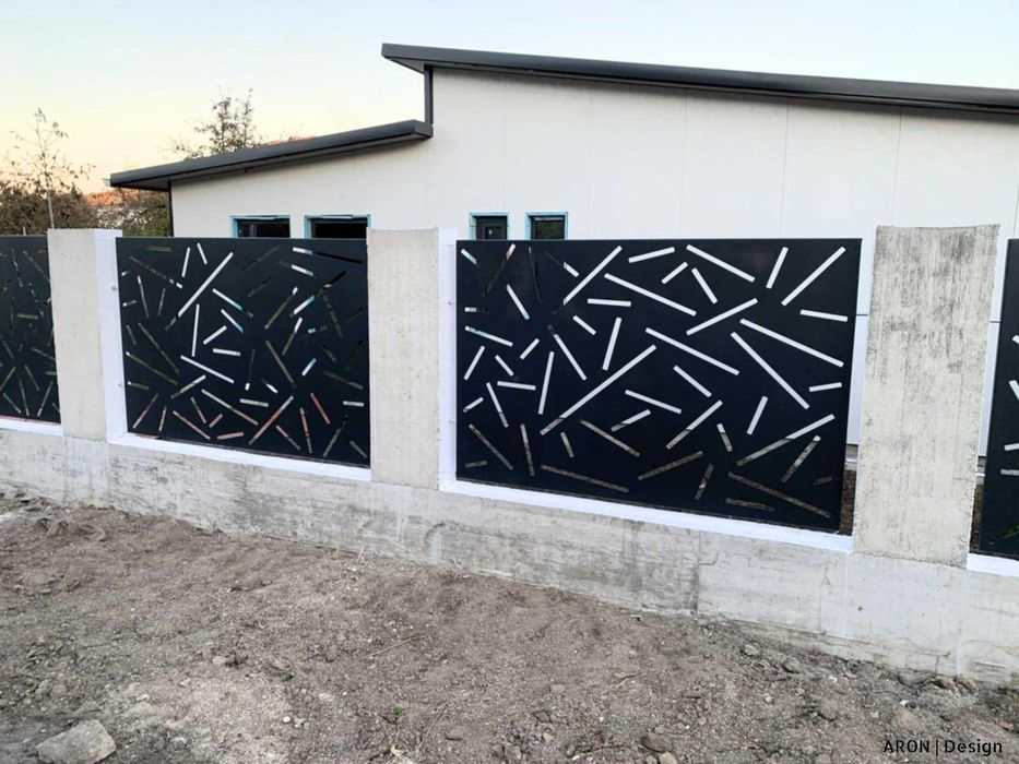 Оградни пана, порти, врати, парапети, табели и много други.