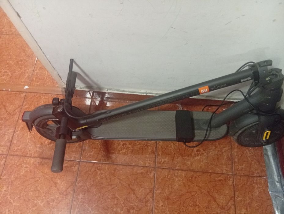 Vând trotineta electrica Xiaomi