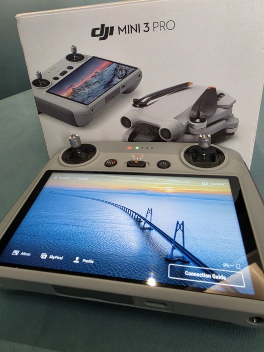 DJI RC Controller ORIGINAL cu ecran – ca nou