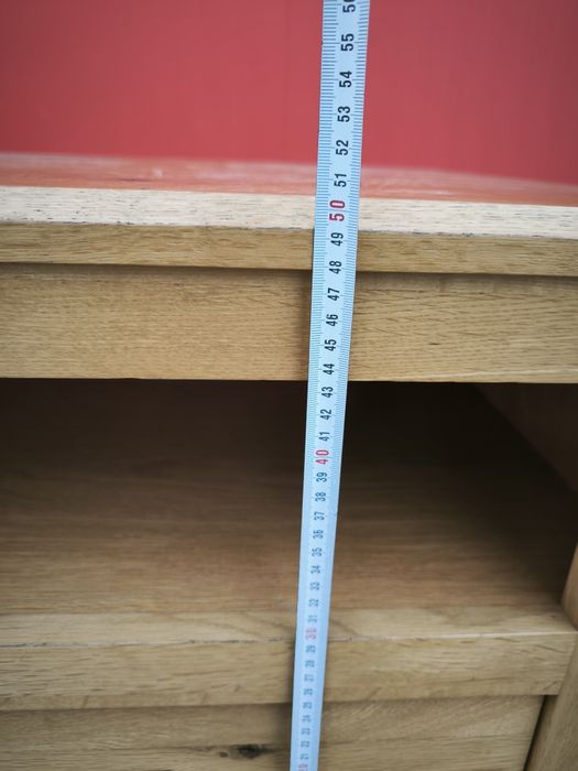 Шкаф от масивен дъб