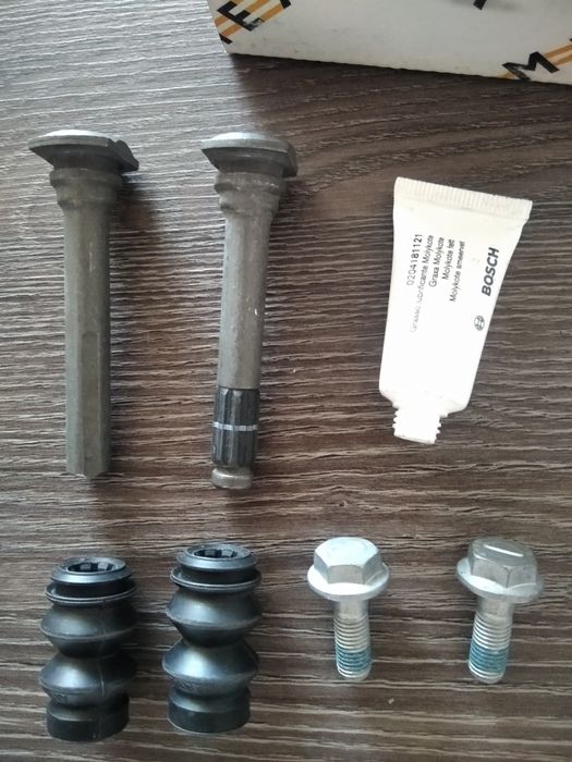 Направляющие суппорта Тойота Авенсис