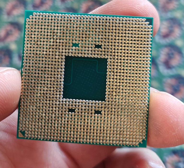 Procesor Ryzen 5 3400G plus placa de baza mini ATI