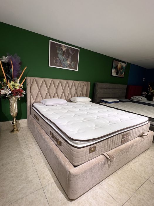 Ортопедический матрасы и зависимый пурпурный