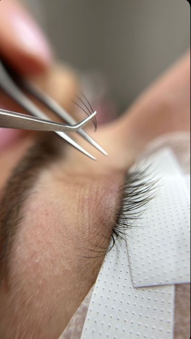 Мастер наращивания ресниц
