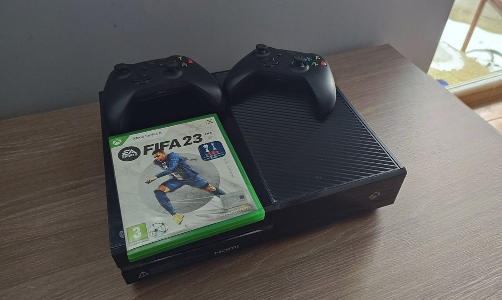 Xbox One 500 GB, 2 manete