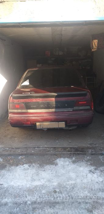 Продам машину Nissan Maxima.