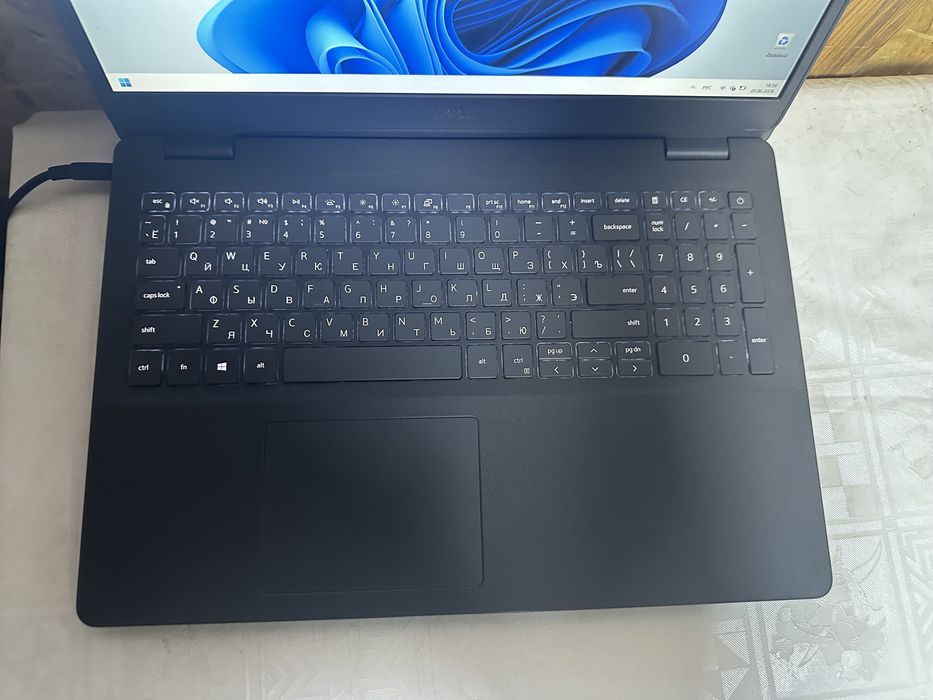 Ноутбук Dell - intel Core i5-11(th)/RAM 8Gb/SSD/intel Iris Xe Graphics
