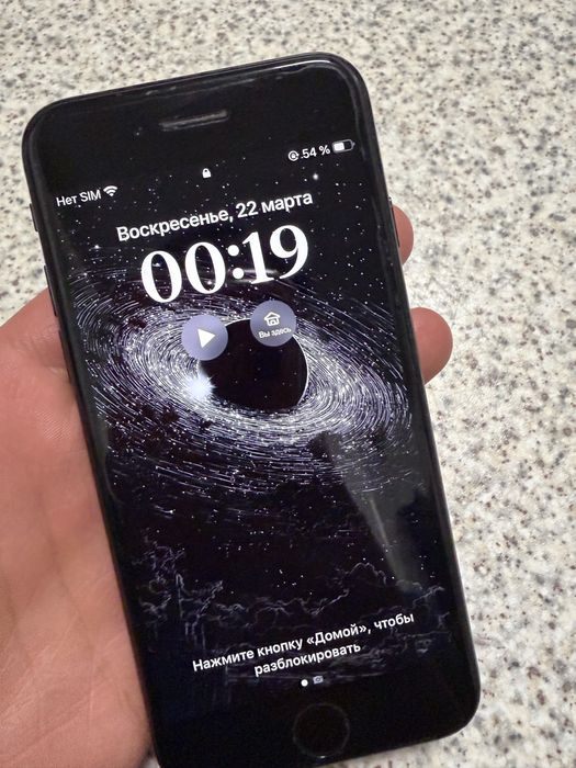 iphone SE 128 гб акб 83%