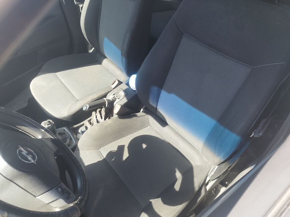 Bara far capota Opel Astra H 1.9 cdti dezmembrez dezmembrari