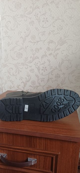 Продам сапоги новые.