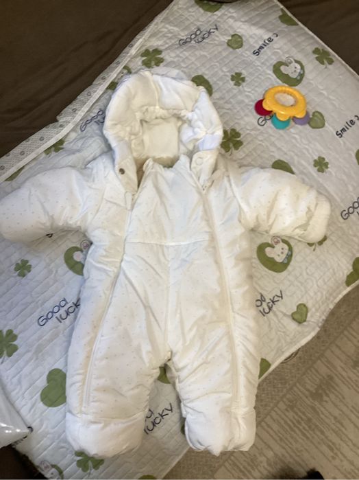 Продам детский зимний комбинезон 68 размера