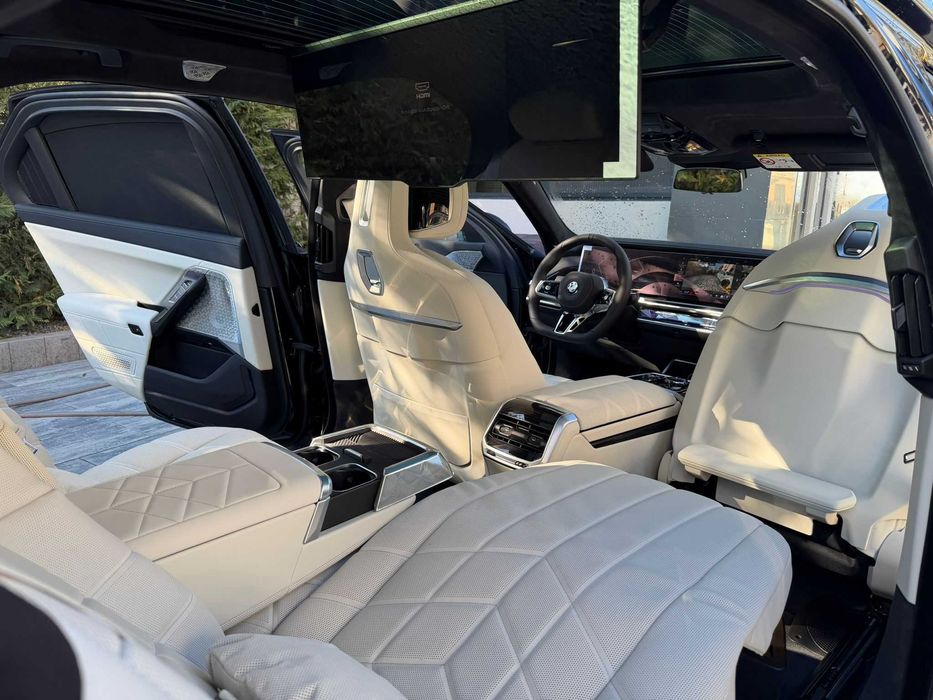 BMW 740 d M pachet / Bower Diamond / Televizor / Usi el / Piele plafon