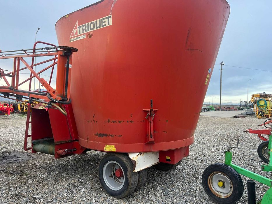 Фуражораздаващо ремарке Trioliet Solomix – 12 м³ + Видео