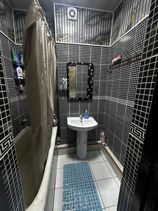 Уй сотилади 2- қават 3 хона юбилейни офис маркет орқасида