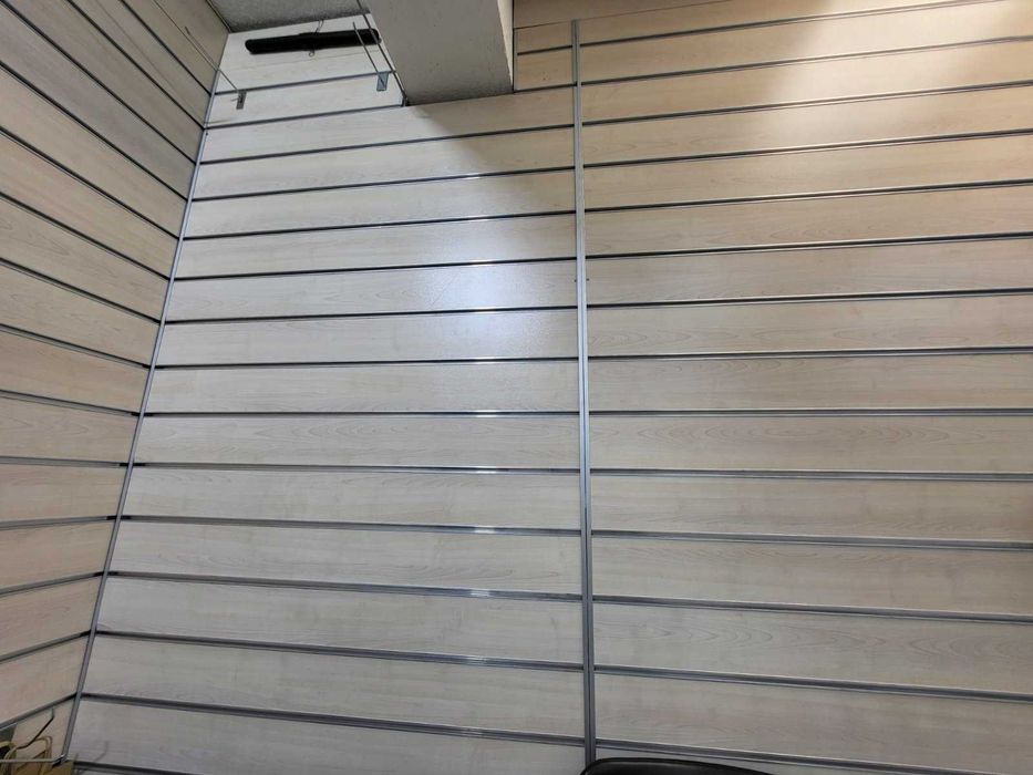 Стелажни стени за магазин