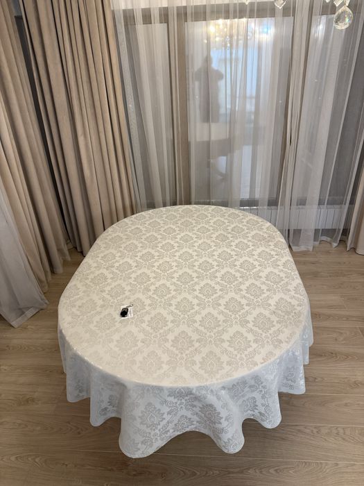 Стол большой белый