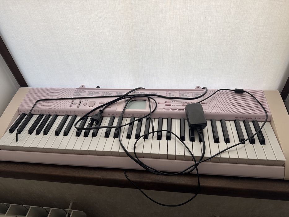 синтезатор нежно розовый