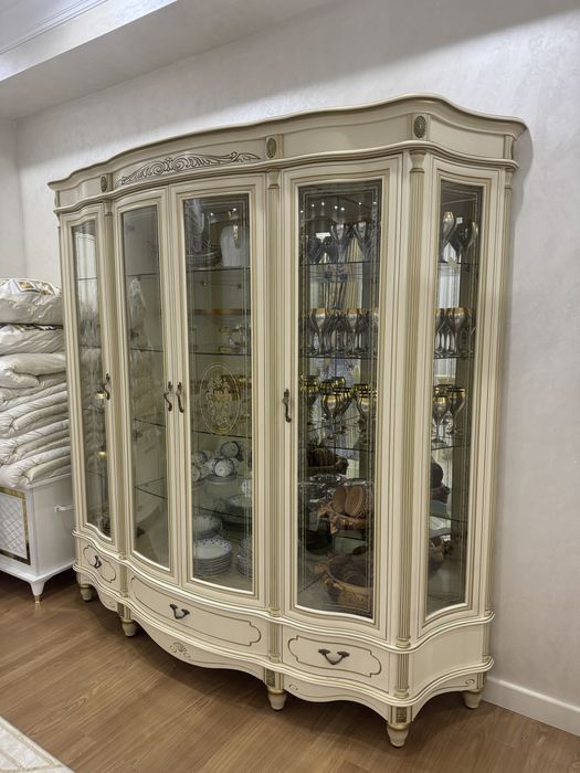 Продам сервант «Дятьково» (Беларусь)