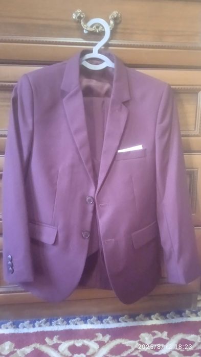 Костюм брюк детски тезда сотилади, ҳолати янги, ранги бардовий