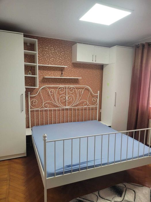 Închiriez apartament
