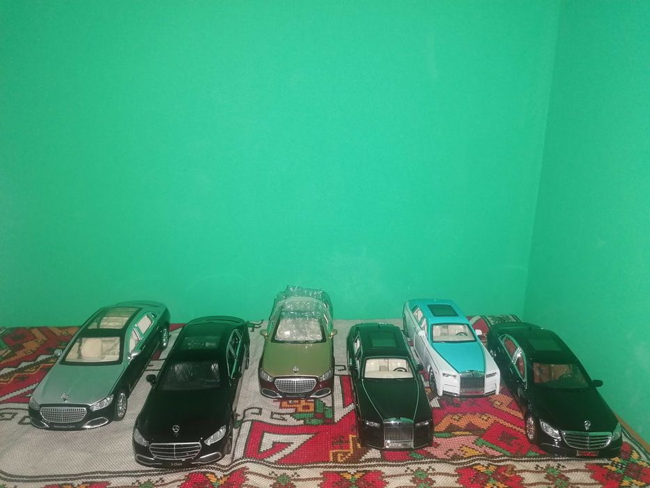 Метални колички с отварящи се врати, работещи фарове и звук от двигате