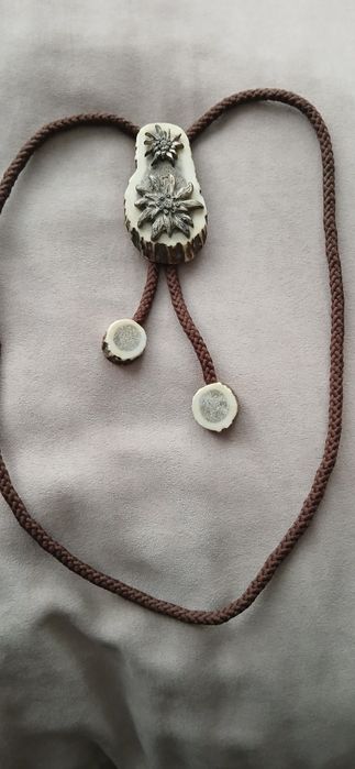 Cravata vanatoreasca din corn si bronz