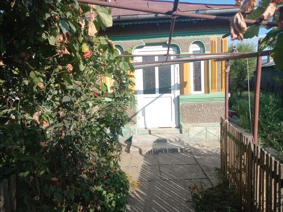 Vând casă bătrânesca Vădeni Județul  Brăila