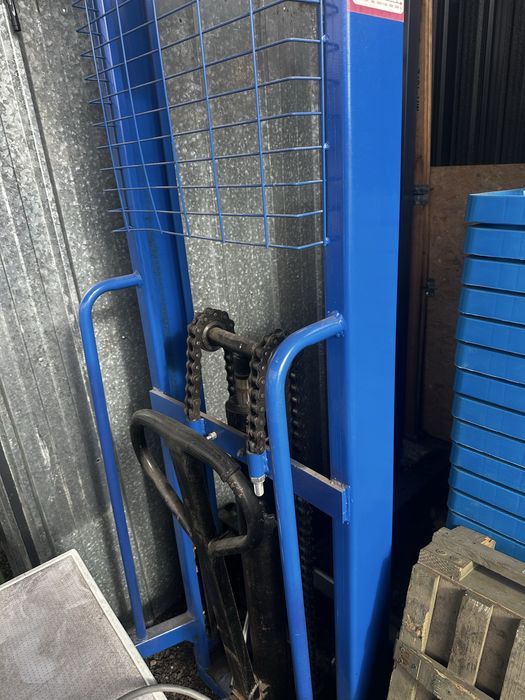 Продам штабелер 2000кг