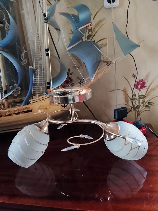 Продам люстру б/у за 10000тенге возможен торг