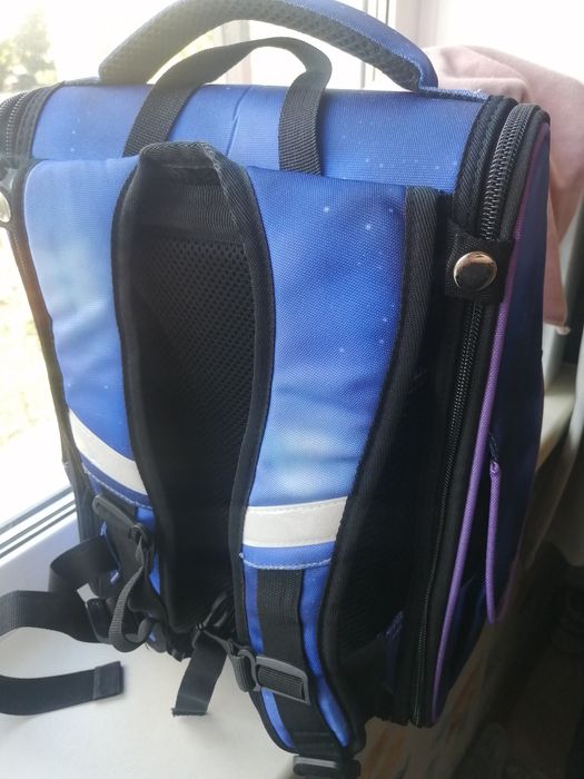 Школьный рюкзак (ранец)