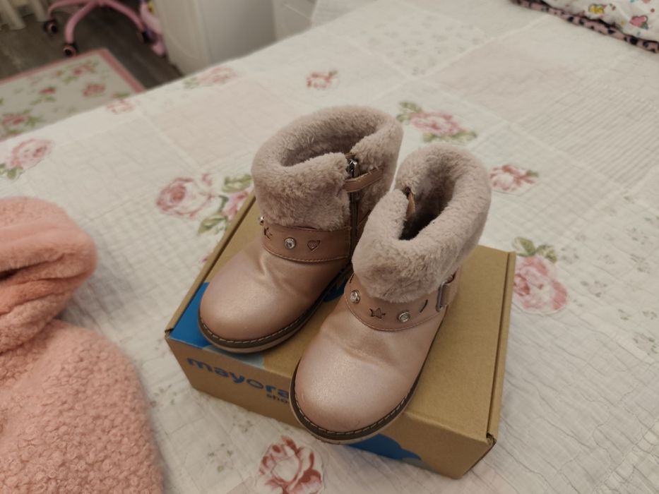 Ново  уникално палтенце  и ботушки Майорал