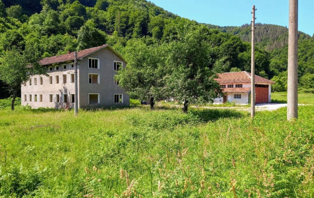 Продава се Промишлена сграда в с. Младен, Област Габрово - 883 кв.м за 195 €/кв.м - Снимка #3