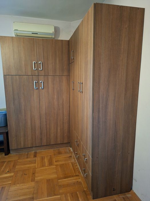 Ъглов гардероб направен по поръчка