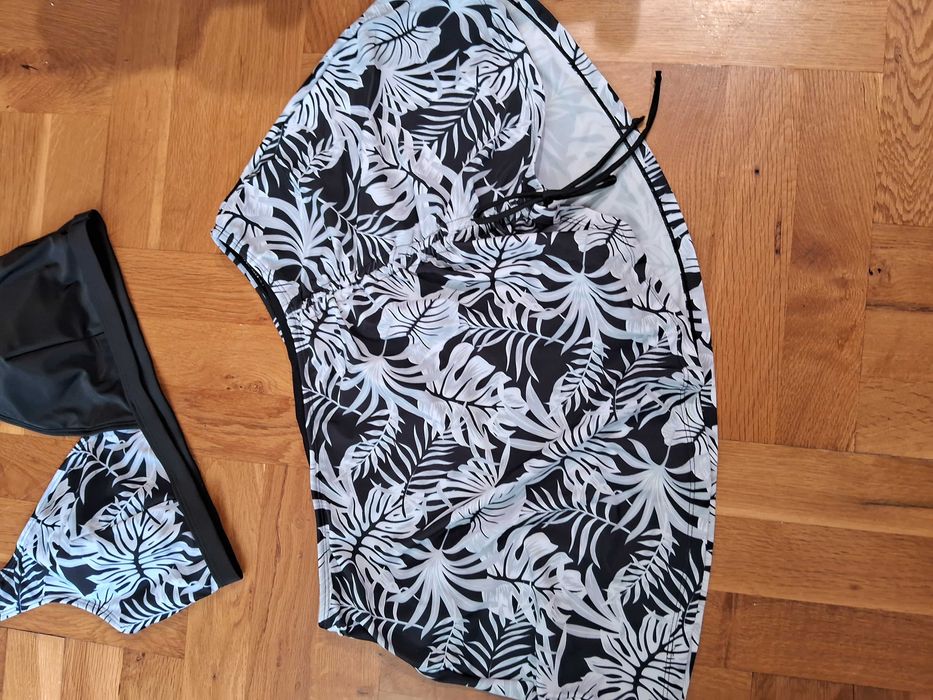 Продавам дамски бански костюм