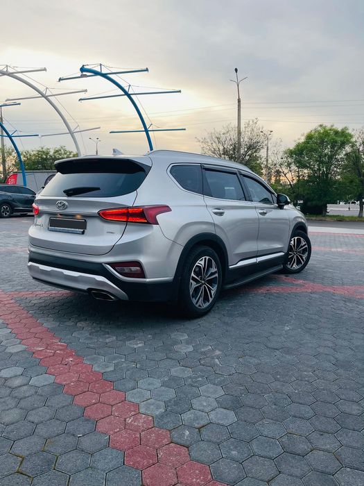 Hyundai Santa Fee 2.5L full pozitsya avtomobil sotiladi !