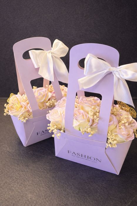 Кутии и букетчета със сапунени рози - стилен и нежен подарък за всеки