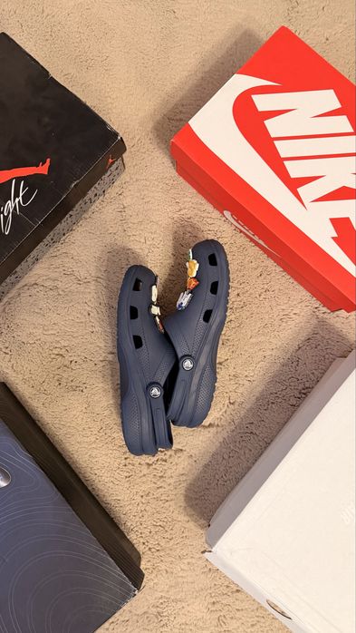 Papuci crocs albastri + accesorii