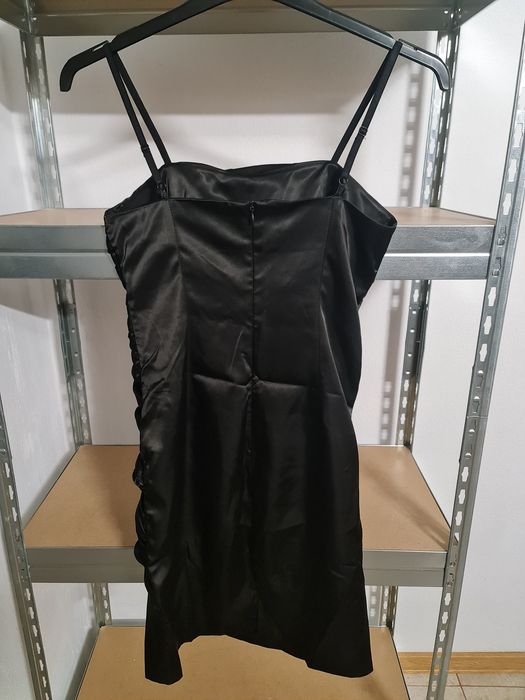Rochie neagra, eleganta, mulata pe corp, scurta perfecta petreceri, 40