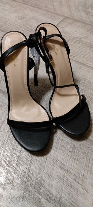 Продам офисные туфли Marko tozzi