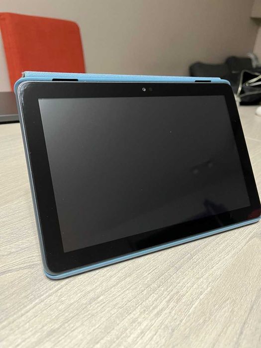 Таблет Amazon Fire HD 8 Plus (10 gen), 32GB, 3GB RAM, с калъф