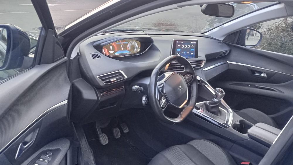 Peugeot 3008/ 2019 / 1.5 BlueHdi/ 131 cp/Line asisst /Navi/ Led/